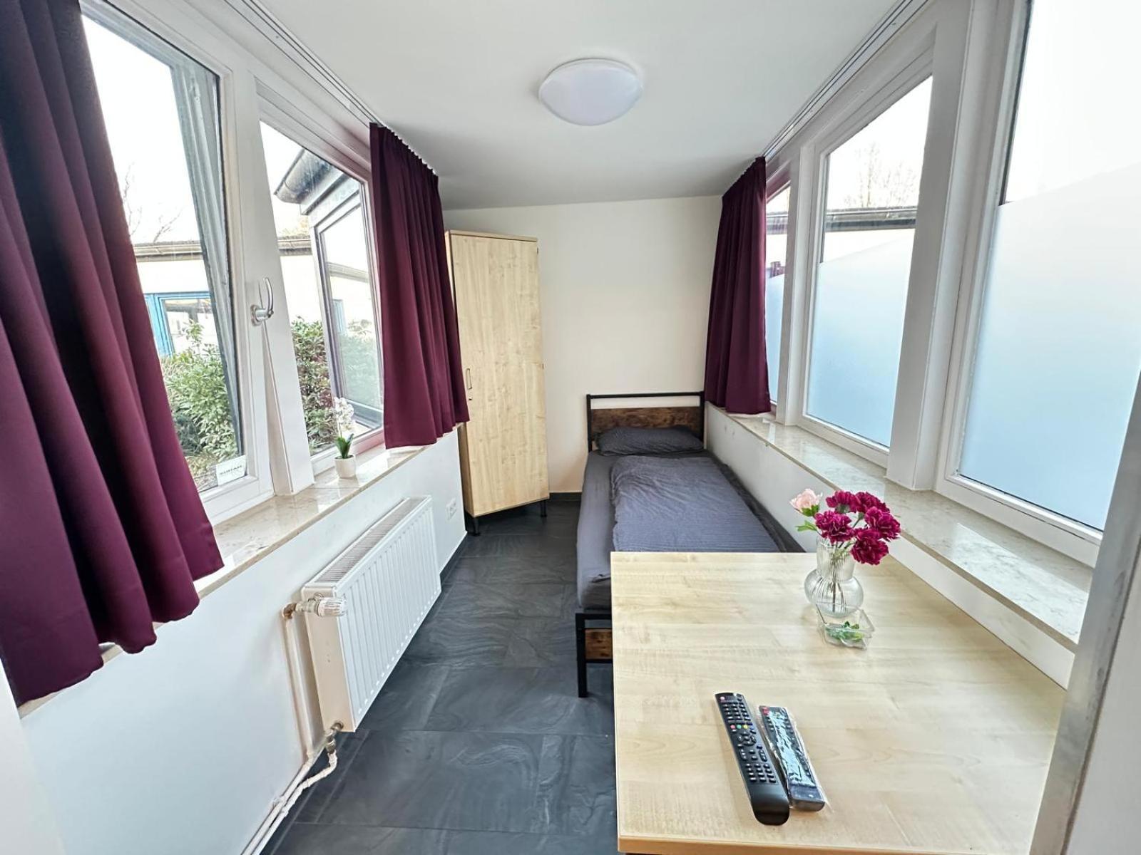 Mk Hostel Oyten - Free Wifi & Parking - 24H Check-In 外观 照片
