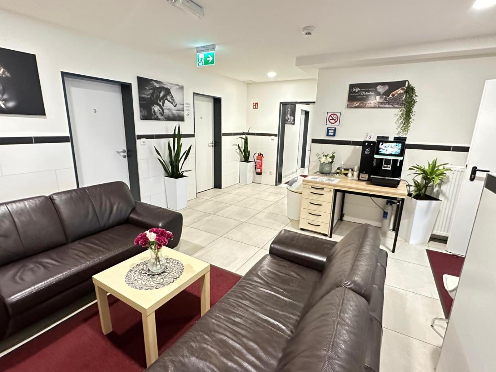 Mk Hostel Oyten - Free Wifi & Parking - 24H Check-In 外观 照片
